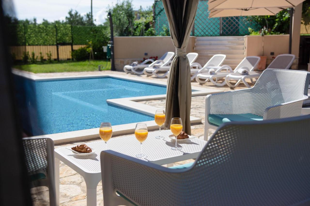Villa Mater - Luxuriously Equipped Villa With A 15M Long Swimming Pool Žrnovnica Eksteriør bilde