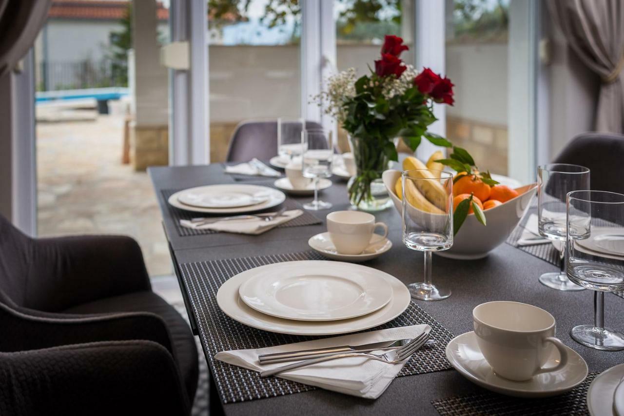 Villa Mater - Luxuriously Equipped Villa With A 15M Long Swimming Pool Žrnovnica Eksteriør bilde